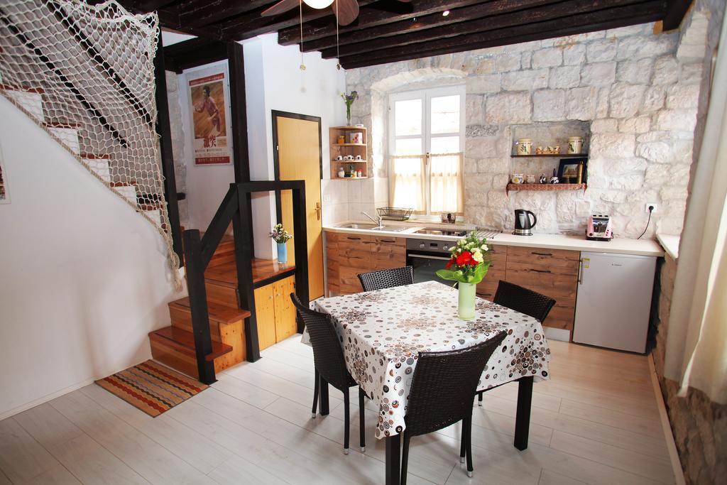 Apartment Tragurium Trogir Rum bild